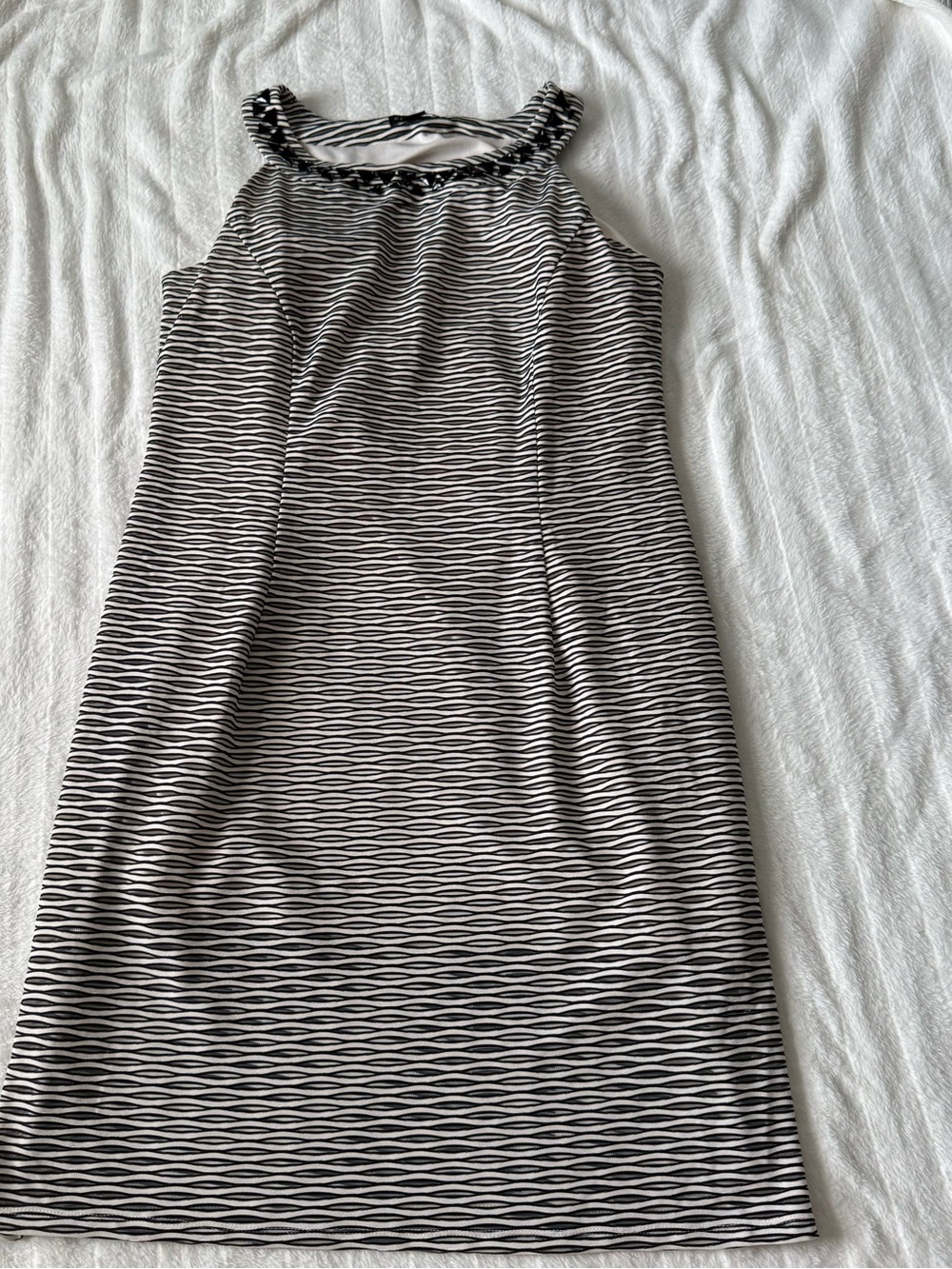Metaphor Black and White Wave-Print High Neck Midi Dress